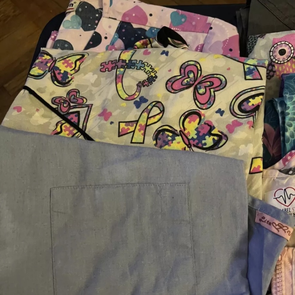 Scrub tops - Picture 5 of 7